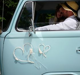 Autoschmuck Hochzeit Wedding Car Deko Rosenblüten creme 4-tlg. Deko-Set Autoschleife Motorhaube Blumen Rattanherzen mit Saufnäpfen Wedding-Car Hochzeitsauto