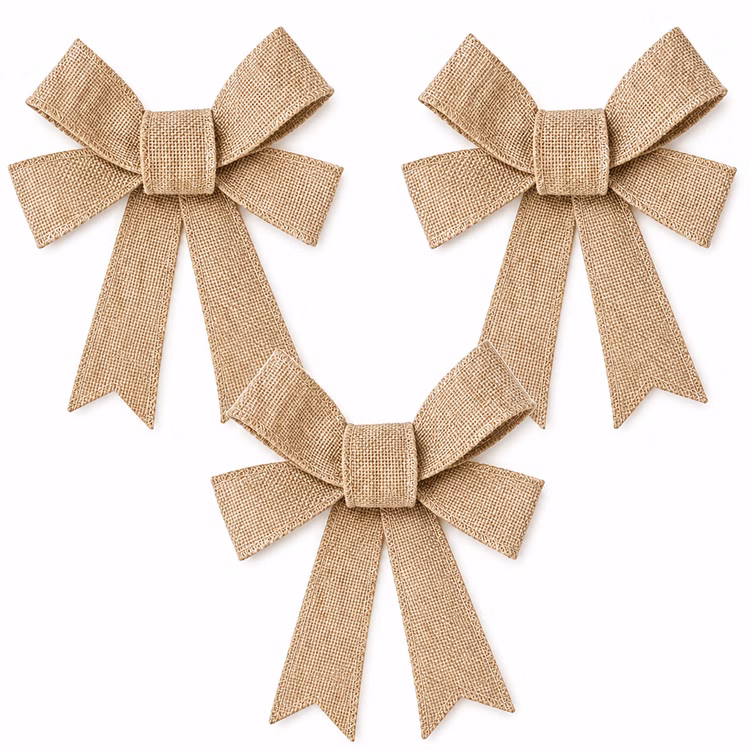 Jute Schleifen Vintage 3er Set Hochzeits-Deko Autoschleifen Boho Natur SALE Geschenkverpackung Schleifen-Set Dekoration für jeden Anlass Drei dekorative Jute-Schleifen im Vintage-Stil auf hellem Hintergrund als rustikale Hochzeits- und Geschenk-Deko.