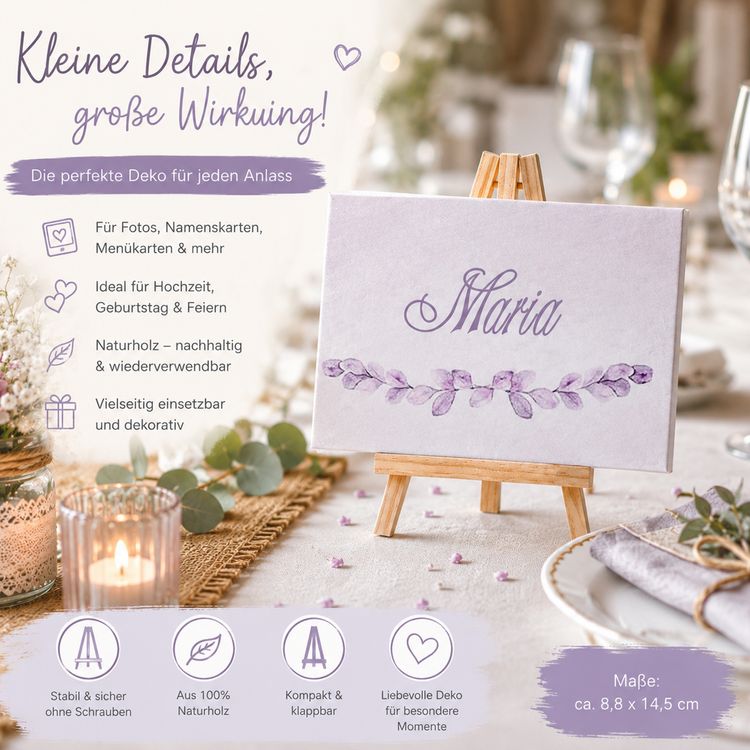 Mehrere Mini-Staffeleien aus Naturholz als stilvolle Tischdekoration mit Namenskarten und Blumenarrangement zur Hochzeit.