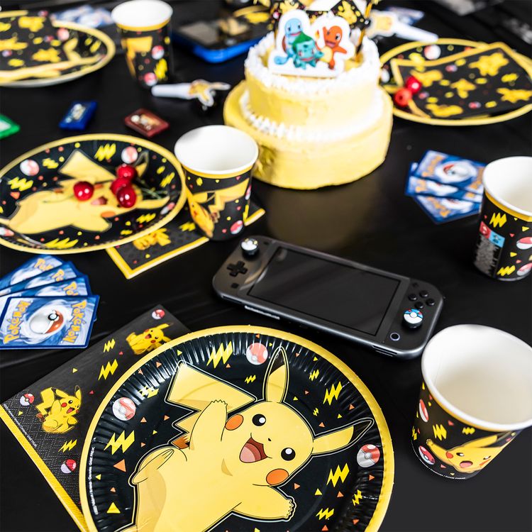 Übersicht Pokemon Party-Set mit Partygeschirr und dem Hinweis mit 18 Einzelteilen