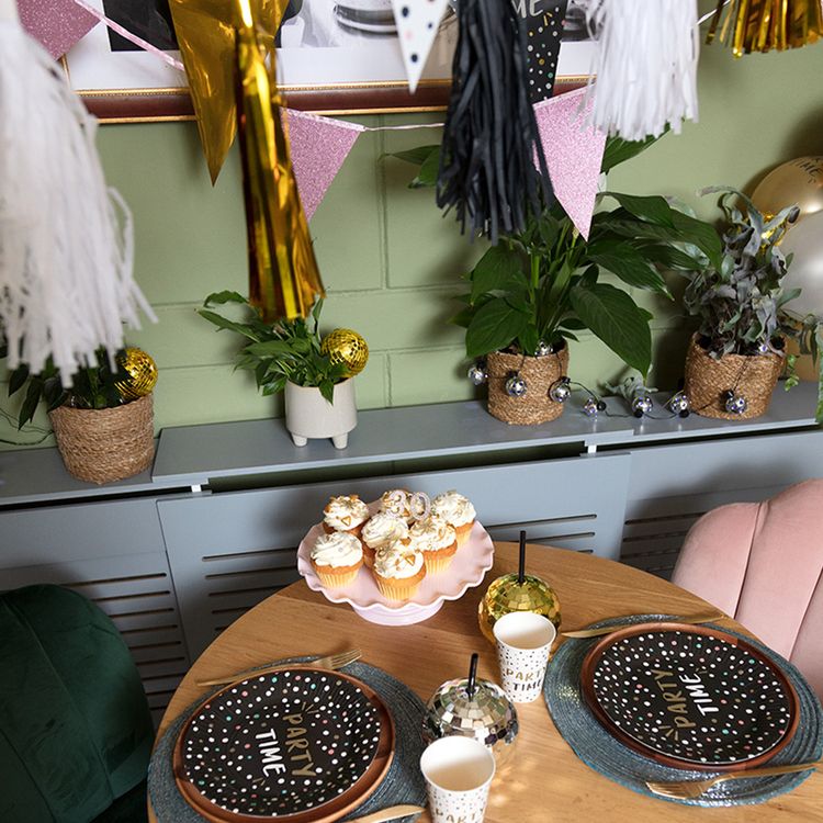 Party Time Party-Set Geburtstag Mottoparty Silvester Tischdeko, 47-tlg. Party Time Party-Set Geburtstag Mottoparty Silvester Tischdeko 47-tlg. Party-Deko Deko Feier Mottoparty Celebrate