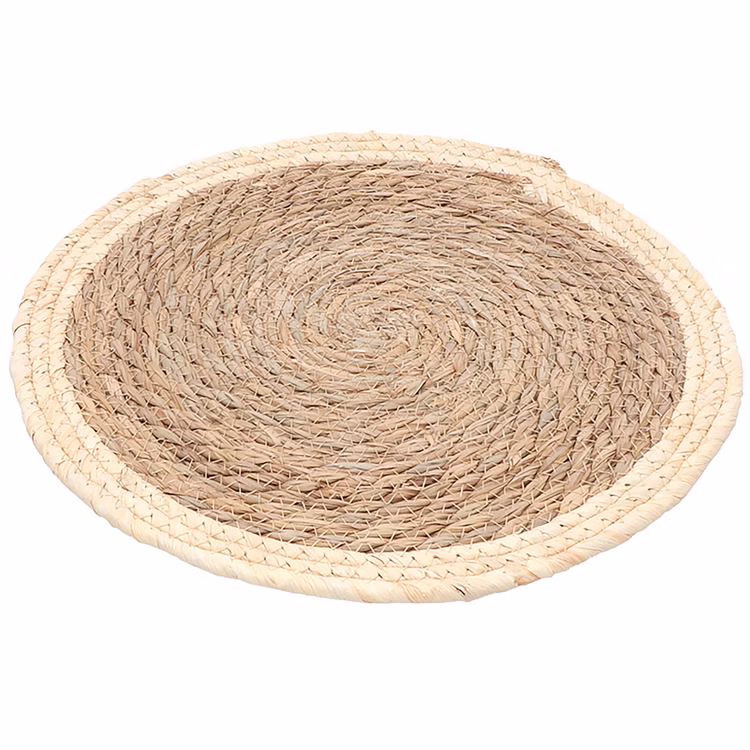 Platzset Stroh Naturfarben Produktansicht Rundes Platzset aus naturfarbenem Stroh mit geflochtener Struktur und hellem Rand in der Einzelansicht vor weißem Hintergrund.