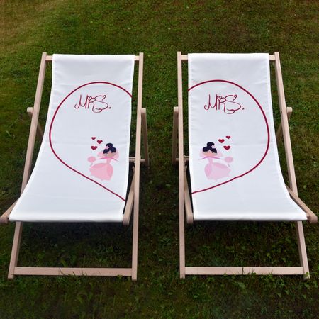 Partner Liegestuhl Mrs. & Mrs. Traupaar individuelles Hochzeitsgeschenk 2 Stück