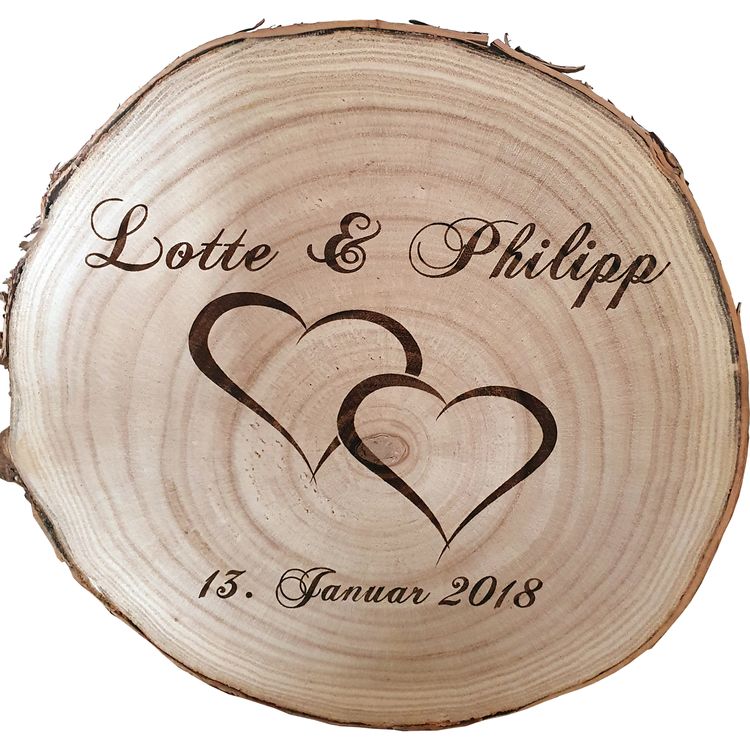 Baumscheibe mit Gravur Doppelherz Namen und Datum Hochzeit Jahrestag