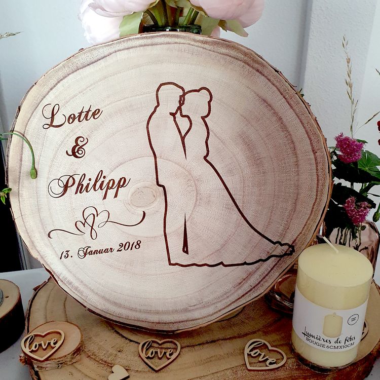 Baumscheibe mit Gravur 30 cm Brautpaar Namen und Datum Hochzeit Jahrestag Baumscheibe mit Gravur Lotte & Philipp 13. Januar 2018 mit Doppelherzen und Brautpaar-Motiv