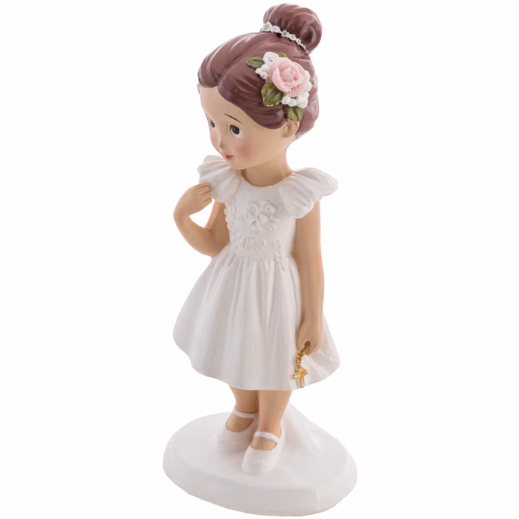 Kommunion Deko Tortenfigur für Kommunionskuchen Mädchen mit Kreuz 15,5 cm weiß Feier Party-Deko Party-Zubehör Erstkommunion Tortenfigur Kommunion Jugendweihe Tisch-Deko Figur Kommunion Mädchen im weißen Kleid mit goldenem Kreuz und brauner Hochsteckfrisur mit Blüte im Haar von der Seite.