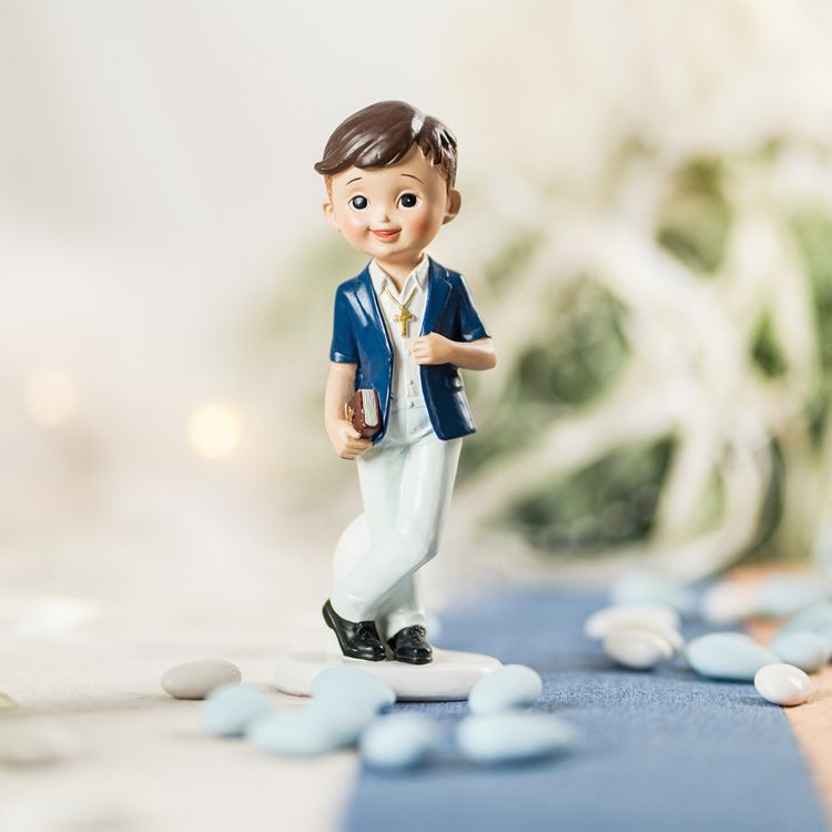 Kommunion Deko Tortenfigur für Kommunionskuchen Junge mit Kreuz 15 cm weiß blau