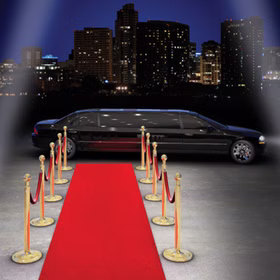 Roter Teppich 1 x 5 m luxuriös mit Samt-Touch roter Läufer Hochzeit Geburtstag Party-Zubehör Party-Accessoire Mottoparty Roter Teppich vor einer schwarzen Limousine, Hinweis: KI generiertes Bild