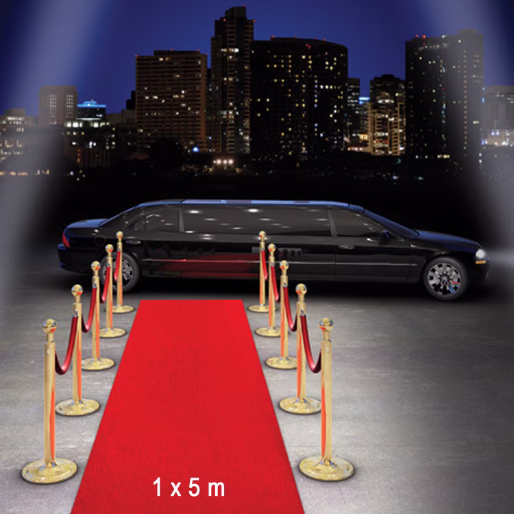 Roter Teppich 1 x 5 m luxuriös mit Samt-Touch roter Läufer Hochzeit Geburtstag Party-Zubehör Party-Accessoire Mottoparty Roter Teppichläufer aufgerollt vor einer Limousine, Hinweis: KI generiertes Bild
