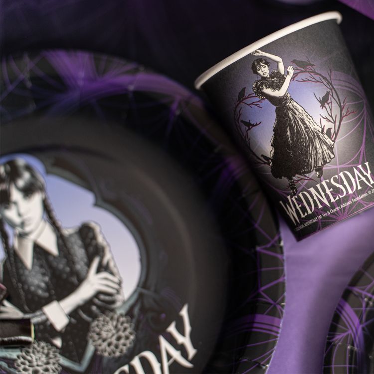 Wednesday Party-Set Halloween Tisch-Deko 45-tlg. Party-Deko Wednesday Party-Set Gesamtübersicht