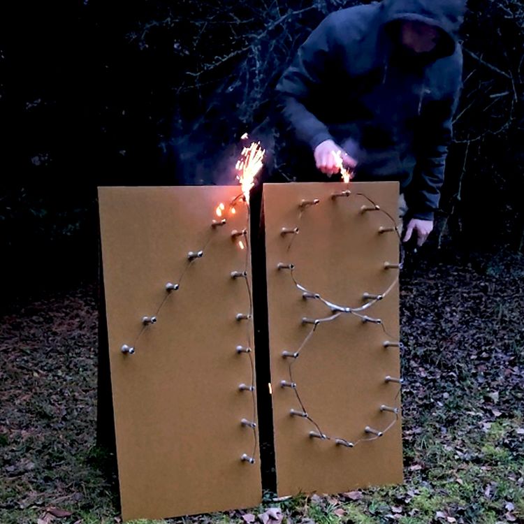 Brennende Zahl 18 Geburtstag Volljährigkeit Lichterbild Brennende Zahl 18 von Vorne