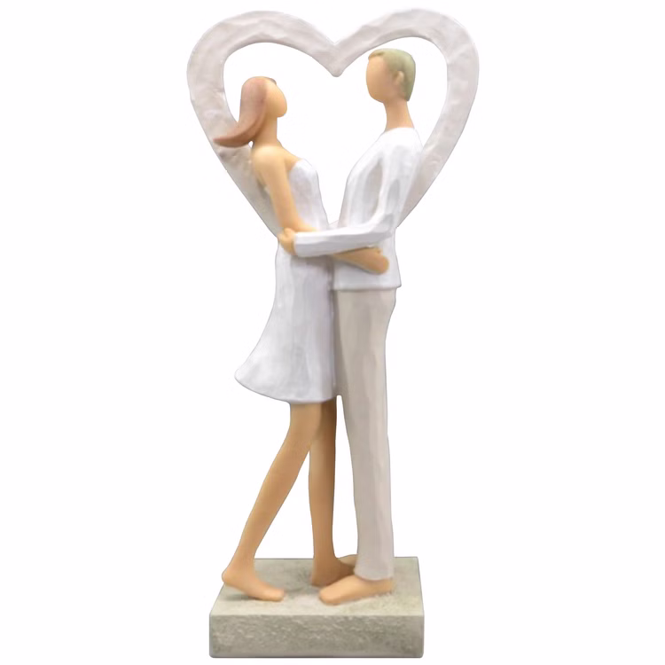 Brautpaar Figur Stehend Liebe Weiß mit Herz Tischdeko Hochzeits-Deko Tisch-Deko Deko-Ideen Geschenkidee Braut & Bräutigam Figur eines Paares in Weiß im Herzrahmen, stehend und umarmend, auf rechteckigem Sockel.