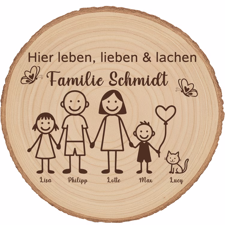 Baumscheibe 30 cm Familie Willkommensschild personalisiert mit Kindern & Katze Zuhause Deko & Geschenk Eingangsbereich Geschenk für Familie und Freunde Einzug Herzlich Willkommen Holzscheibe personalisiert Personalisierte Baumscheibe mit der Aufschrift „Hier leben, lieben & lachen – Familie Schmidt“, gravierten Familienfiguren und Katze, freigestellt auf weißem Hintergrund.