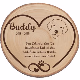Personalisierte Holzscheibe für Hund mit Gravur „Buddy 2013 – 2025“ und Pfotenmotiv.