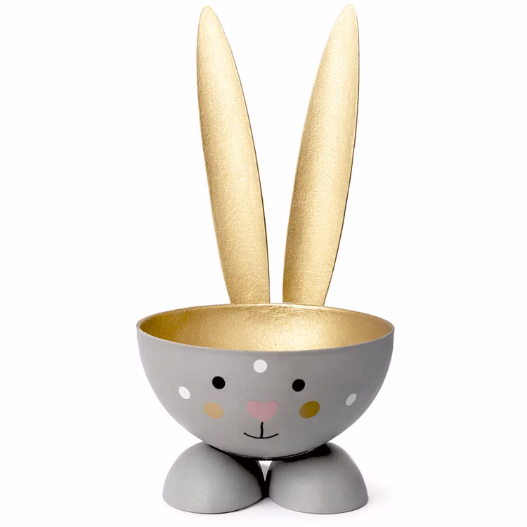 2 Eierbecher Hase Grau aus Metall Osterhase 10 cm gedeckter Tisch Ostern Oster-Deko Dekoration Frühling Osterfest Osterbrunch Tisch-Deko Grauer Eierbecher in Hasenform mit goldenen Ohren und goldfarbener Innenfläche, auf weißem Hintergrund fotografiert; vorne ist ein freundliches Hasengesicht mit rosa Herz-Nase und Punkten zu sehen.