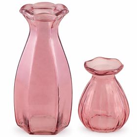 Zwei rosafarbene Glasvasen im Set – große Blumenvase und kleine Mini-Vase mit gewelltem Rand vor neutralem Hintergrund.