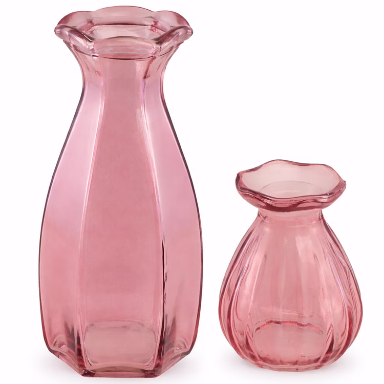Glasvasen Set „Corolle“ 2er – Mini & große Blumenvase Tisch-Deko Rosa Grün Transparent Blumenvasen gedeckter Tisch Familienfest Hochzeit Geburtstag Jubiläum Kommunion Möbel & Wohnen Accessoires Zwei rosafarbene Glasvasen im Set – große Blumenvase und kleine Mini-Vase mit gewelltem Rand vor neutralem Hintergrund.