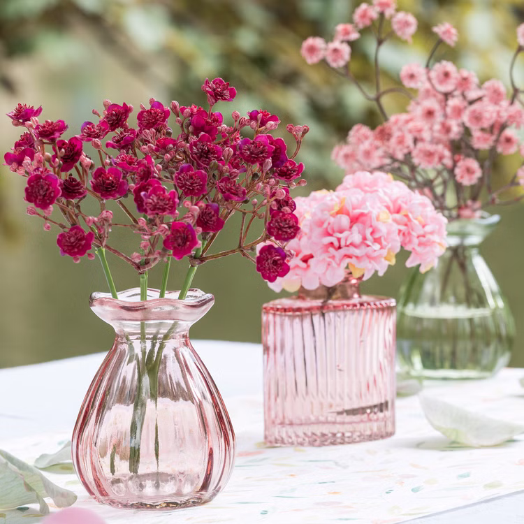 Rosa Glasvasen Set 3er Tischdeko 2 Mini & 1 große Vase Hochzeit & Geburtstag Tisch-Deko dekoratives Vasen-Set aus Glas Festtafel Dekoration gedeckter Tisch Wohnaccessoire Möbel & Wohnen Rosa Mini-Glasvasen mit zarten rosafarbenen Kunstblüten als elegante Tischdeko für romantische Anlässe.