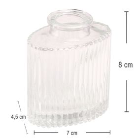 Bunt gemischtes Mini-Glasvasen-Set mit kleinen Blumenarrangements als stilvolle Tischdeko im romantischen Ambiente.