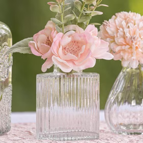 Mini Glasvasen-Set 6er Rosa Grün Klar Tisch-Deko Hochzeit Geburtstag gedeckter Tisch Blumenvase kleine Glasvase Dekoration Events Transparente Mini-Glasvase mit hellrosa Blüte als elegante Tischdeko im sanften Pastell-Look.