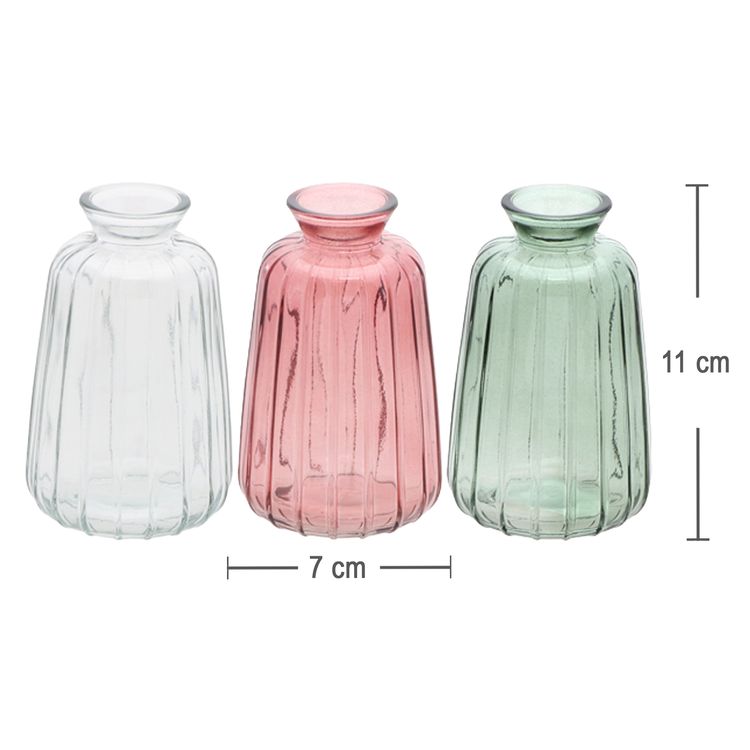 Glasvasen Verone in drei Farben mit floralen Arrangements als dekoratives 6er-Set auf hellem Hintergrund.