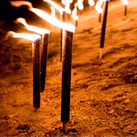 100 Wachsfackeln 75 Min. Brenndauer Fackelwanderung Fackel Lagerfeuer Wachsfackel Tuchfackel Garten-Party Grillparty