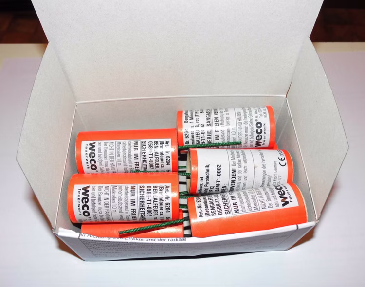 Rote Bengalfeuer Feuerbilder Lichterbilder kaufen Heiratsantrag Rote Bengalfeuer Feuerbilder Lichterbilder kaufen Heiratsantrag