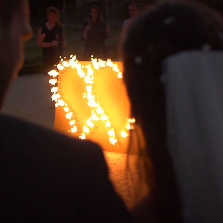 Lichterbild Brennendes Doppelherz Lichterbild Brennendes Doppelherz