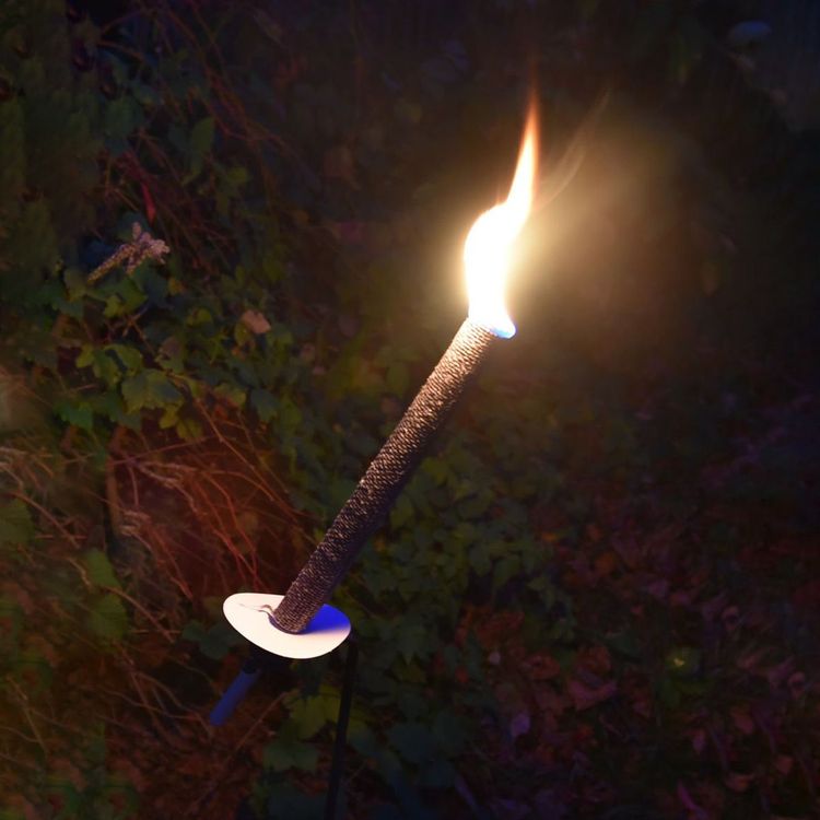 Wachsfackel 75 Min. Brenndauer Fackel 45 cm lang Wanderung Fackelumzug Tuchfackel Fackelwanderung Gartenfeuer Party Deko 