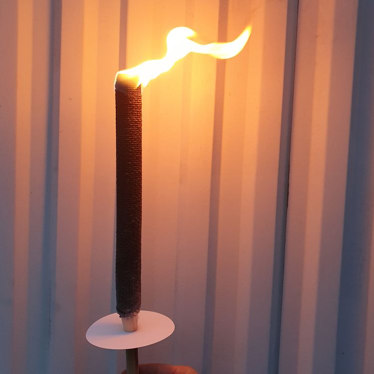 10 Stück 100 Min. Brenndauer Fackel 60cm lang gehobene Qualität Wachsfackel Fackelwanderung Hexenfeuer Grillparty Garten Deko