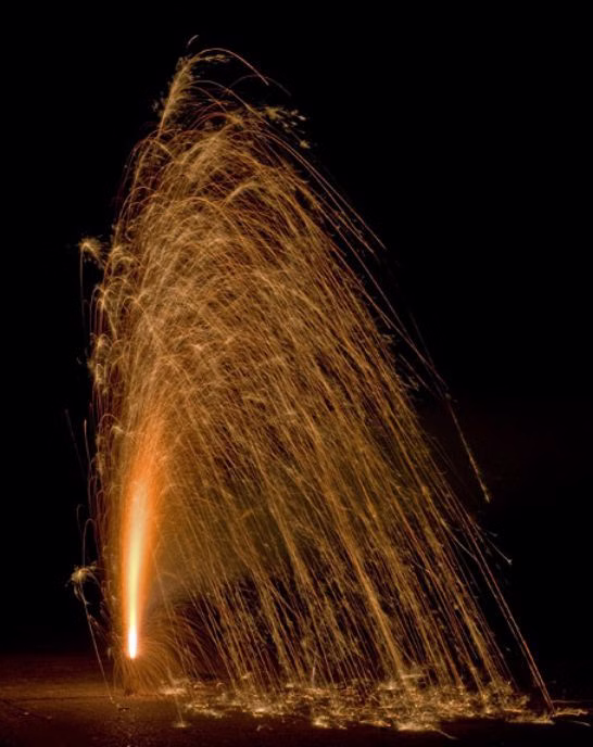 Bodenfeuerwerk Schweizer Blinkvulkan Gold - Leuchtfeuerwerk Feuerwerk kaufen Leises Feuerwerk ohne Knall Bodenfeuerwerk Schweizer Blinkvulkan Gold - Leuchtfeuerwerk Feuerwerk kaufen Leises Feuerwerk ohne Knall