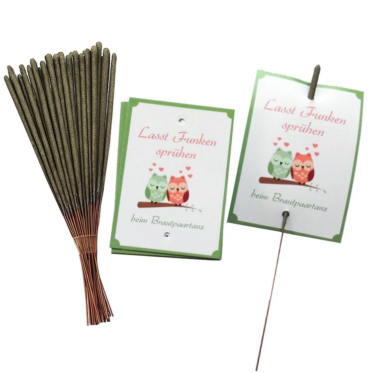 Wunderkerzen-Set Brautpaartanz Verliebte Eulen 40 Karten & 40 Wunderkerzen Wunderkerzen-Set für den Brautpaartanz Motiv Verliebte Eulen bestehend aus 40 Karten und 40 Wunderkerzen mit dem Brautpaar im Vordergrund und den Hochzeitsgästen im Hintergrund